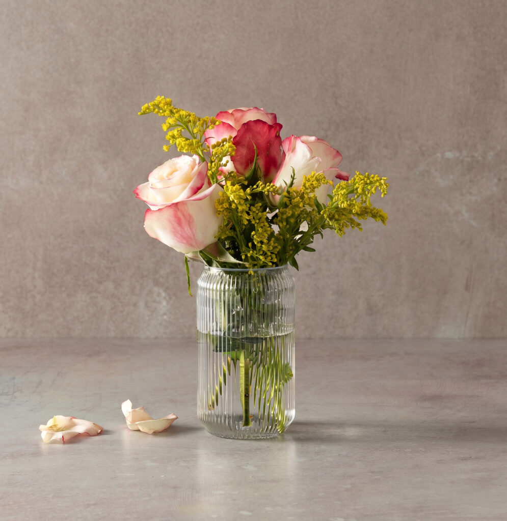 Ribbed Mini Vases Clear (6 Count) - Image 2
